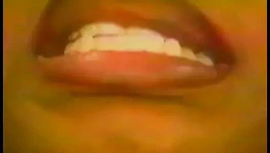 Güzel zenci piliç Portia Cauldwell azgın beyaz beyefendiyle sikişiyor