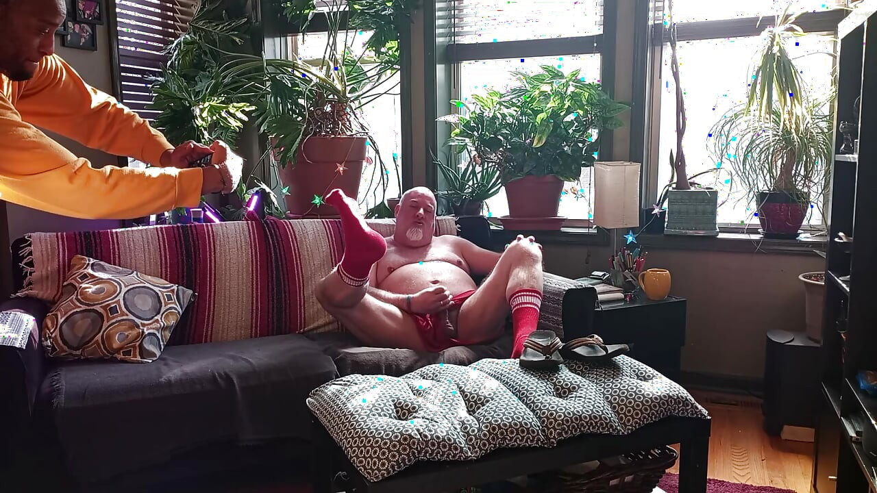 Bear Jerks off in Flip Flops - Bonus Feature Included at the End