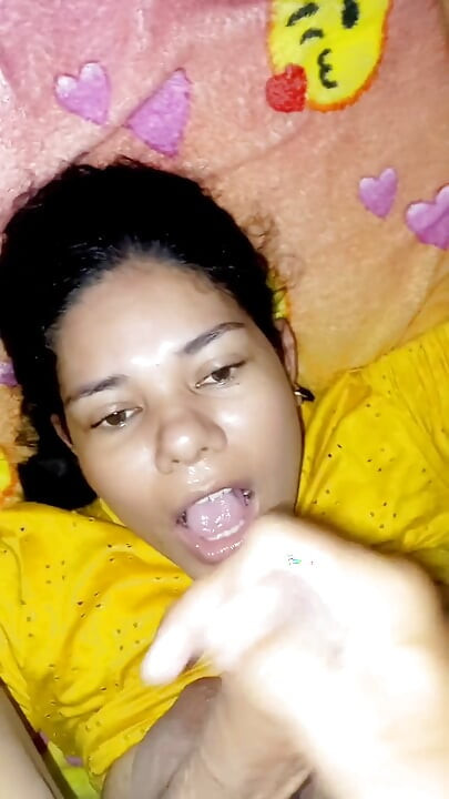 후장과 깊은 목구멍에서 하드코어 섹스를 좋아하는 귀여운 복종하는 여친