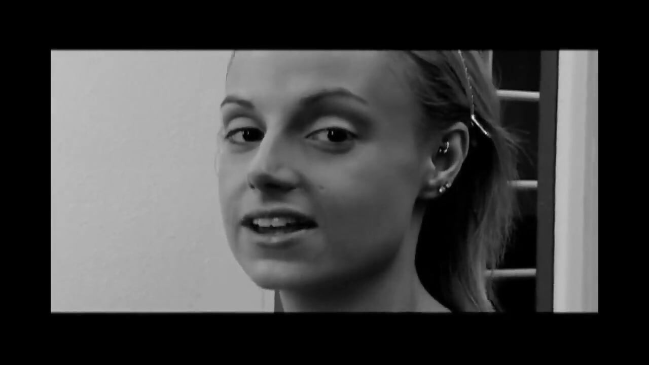 Nikki Hilton:"Moje prvo iskustvo sa 2 momka "