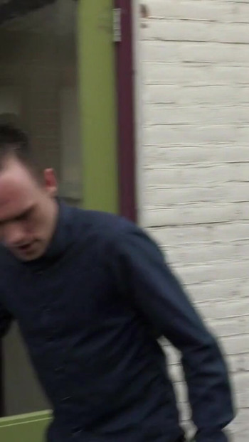 Moment spectaculos de la "Agentul imobiliar Cheffie Shot își fute soția clientului"