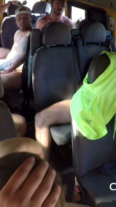 欲求不満なMILFとの下品な乱交(チェコのBang Bus) |クリップ3
