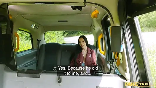 Fake taxi - cewek ini pengen selingkuh dari pacarnya untuk pertama kalinya