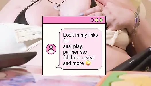 Islak şişman kıllı amcık yerde dildoyla tek başına damlatıyor