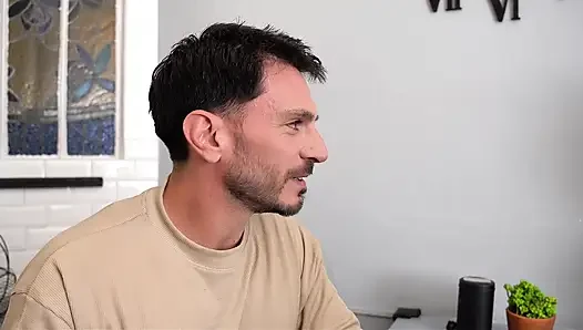 Ateşli evli kadın en iyi arkadaşımın büyük yarağını hayal ediyor!