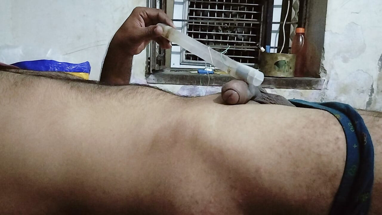 Încearcă orgasm cu vibrații de casă pe pula