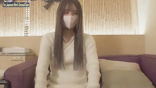 Cewek super sange ini pertama kali ngentot sama cewek super hot dengan wajah aduhainya!