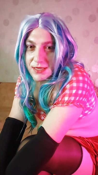 הסיסי היפהפיה פינקי עם מראה מדוזה