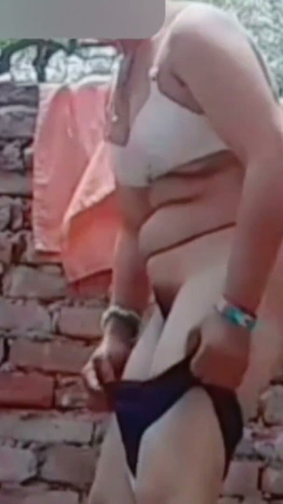 Bathroom MMS hot desi girl changing her clothes after bathing | Clip 1
