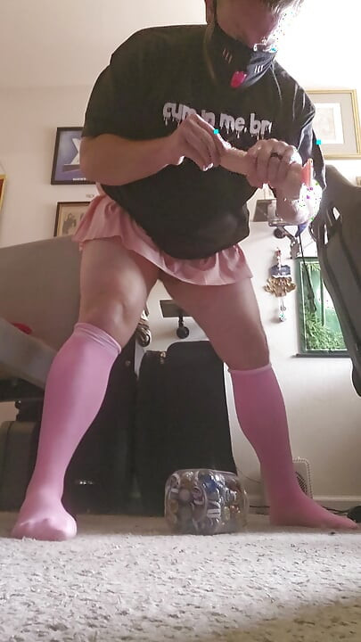 Tried a dildo on my bussy for the first time. (Might have been too big)