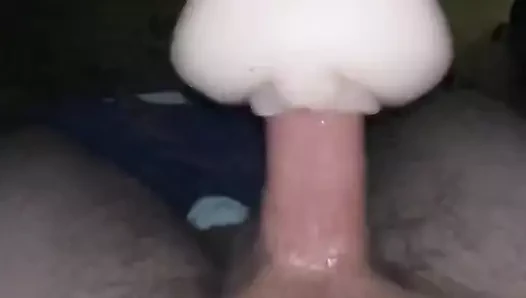 Sert yarağımı okşuyor!