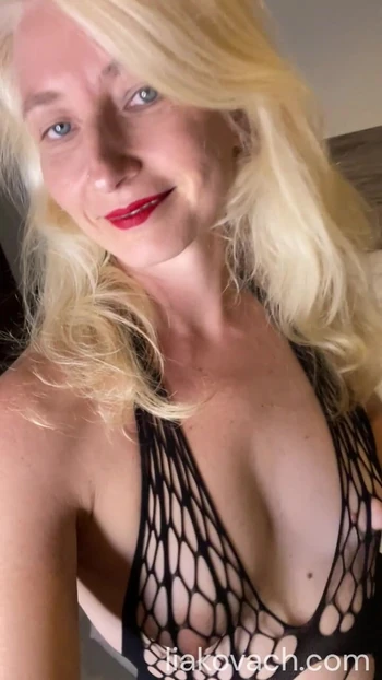 Milf wants to show off her hot lingerie.
