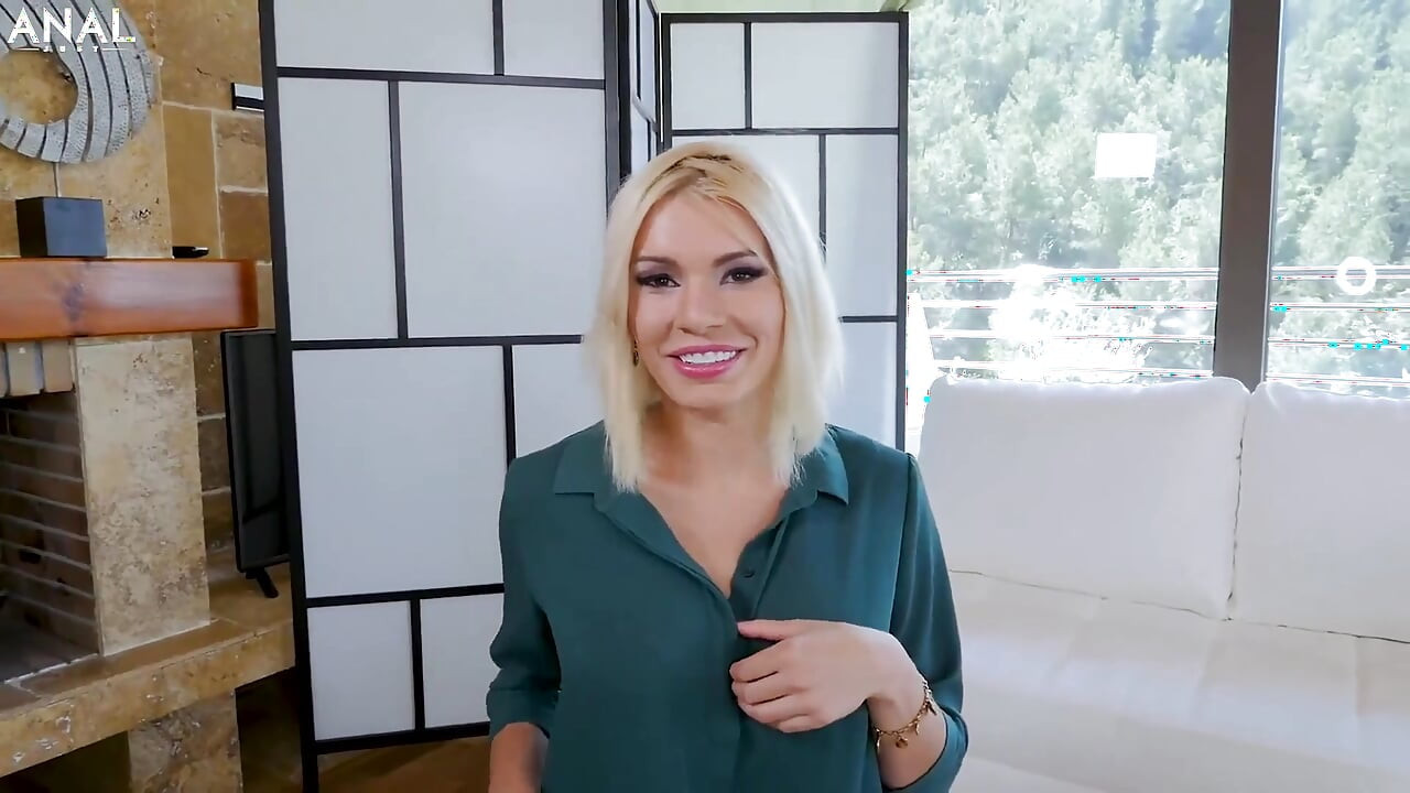 Short haired blonde Kitana Lure easily gets wet on anal sex