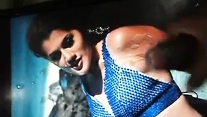 aktris taapsee haraç