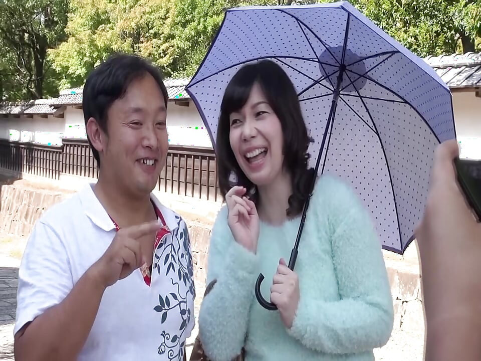 A123G11 Besøker en moden kvinne i førtiårene som søkte og var på vei til Kumamoto! Å invitere en ungdommelig moden kvinne til en ryokan for hennes første AV-sex!