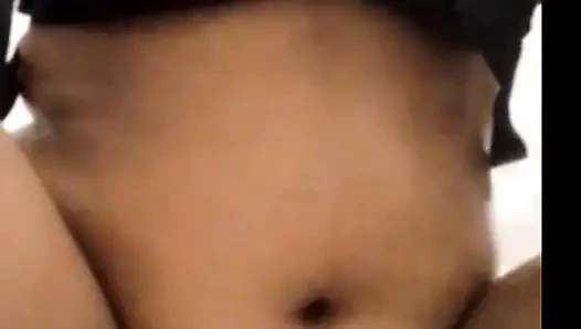 Индийская девушка дези купается в ванной - горячее ASMR видео