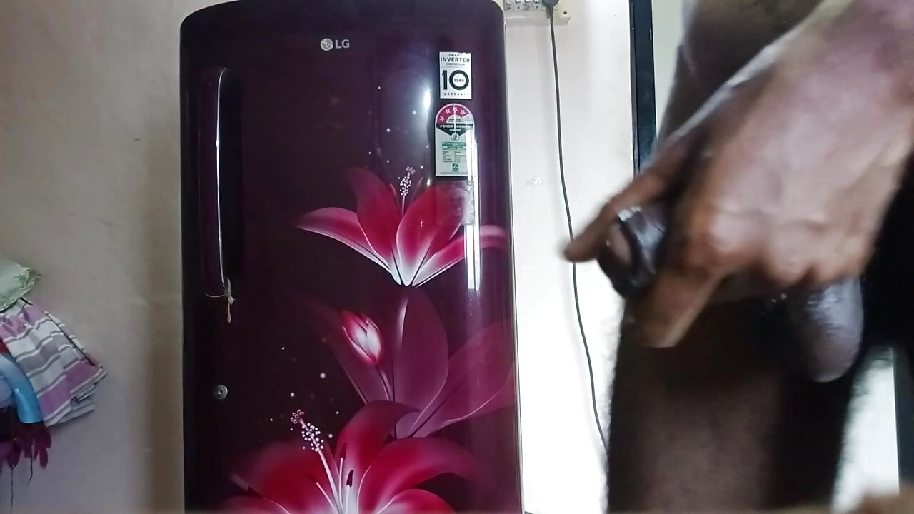 Samne wali sexy aur hot bhabhi ka sexy figure Dekh kar lund hilane ka mood ho gaya
