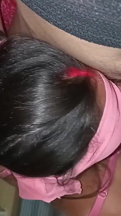 لحظة مذهلة من "ديسي خائنة بهابي تمص زب كبير لحبيبها وتحلب بزازها الجزء الأول"