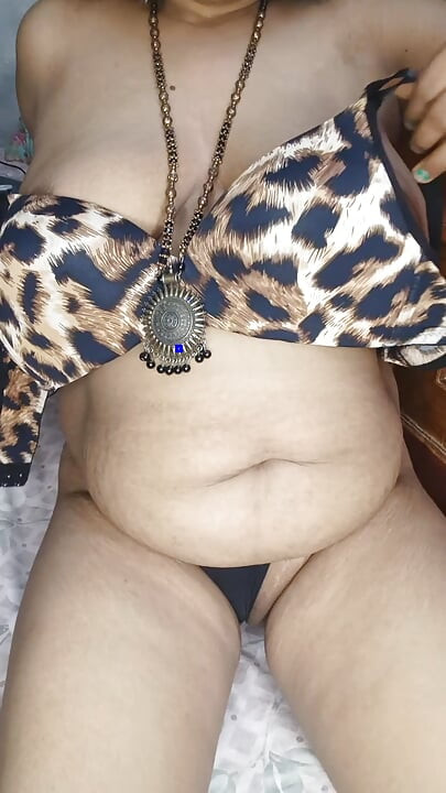 Indian bbw wife showing her figure clear hindi audio fantasy