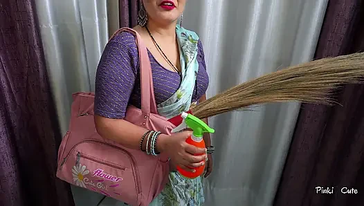 Kaam wali terjebak di meja, pemiliknya menyetubuhi pantatnya yang besar dari belakang.