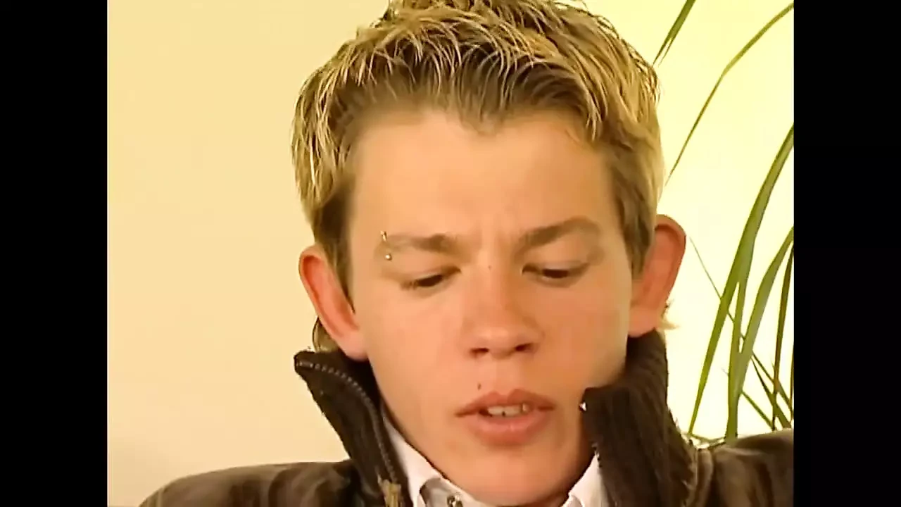 Tschechischer twinkjunge mit Selbst-masturbation und extremem dildospiel