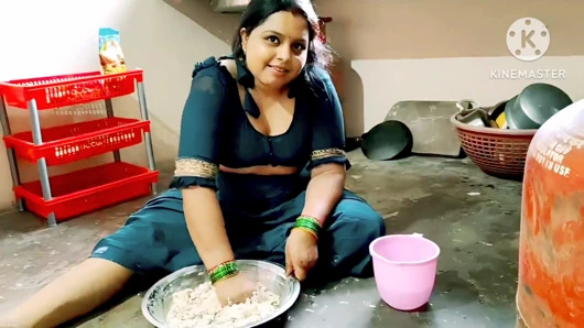 Desi inderin in der küche gefickt