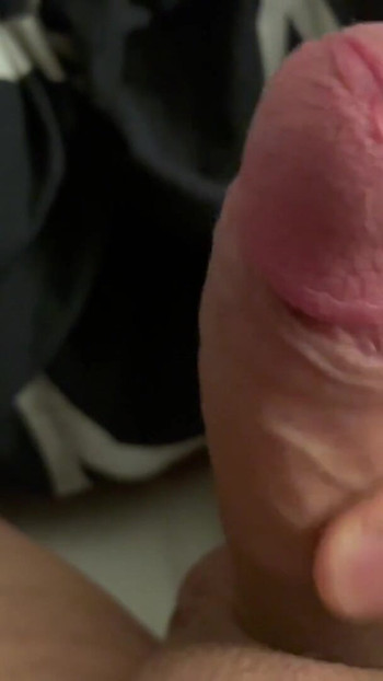 Ključni trenutak iz "Milovanje mog sićušnog, neobrezanog kurca koji curi"