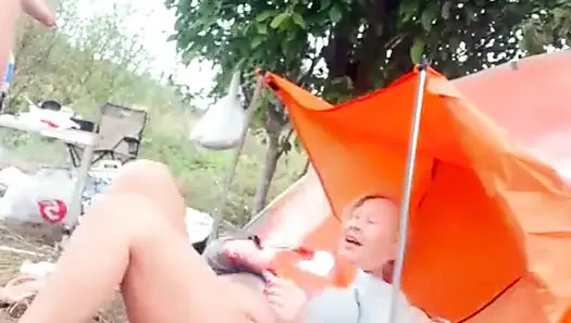 Eine reise in den wald endete mit sex