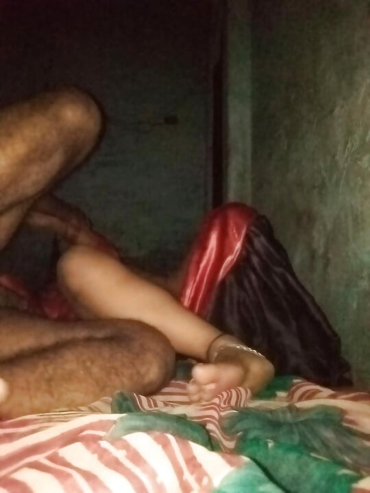 Bhabi ne baiya ke bal saf kiye fir chudai ki