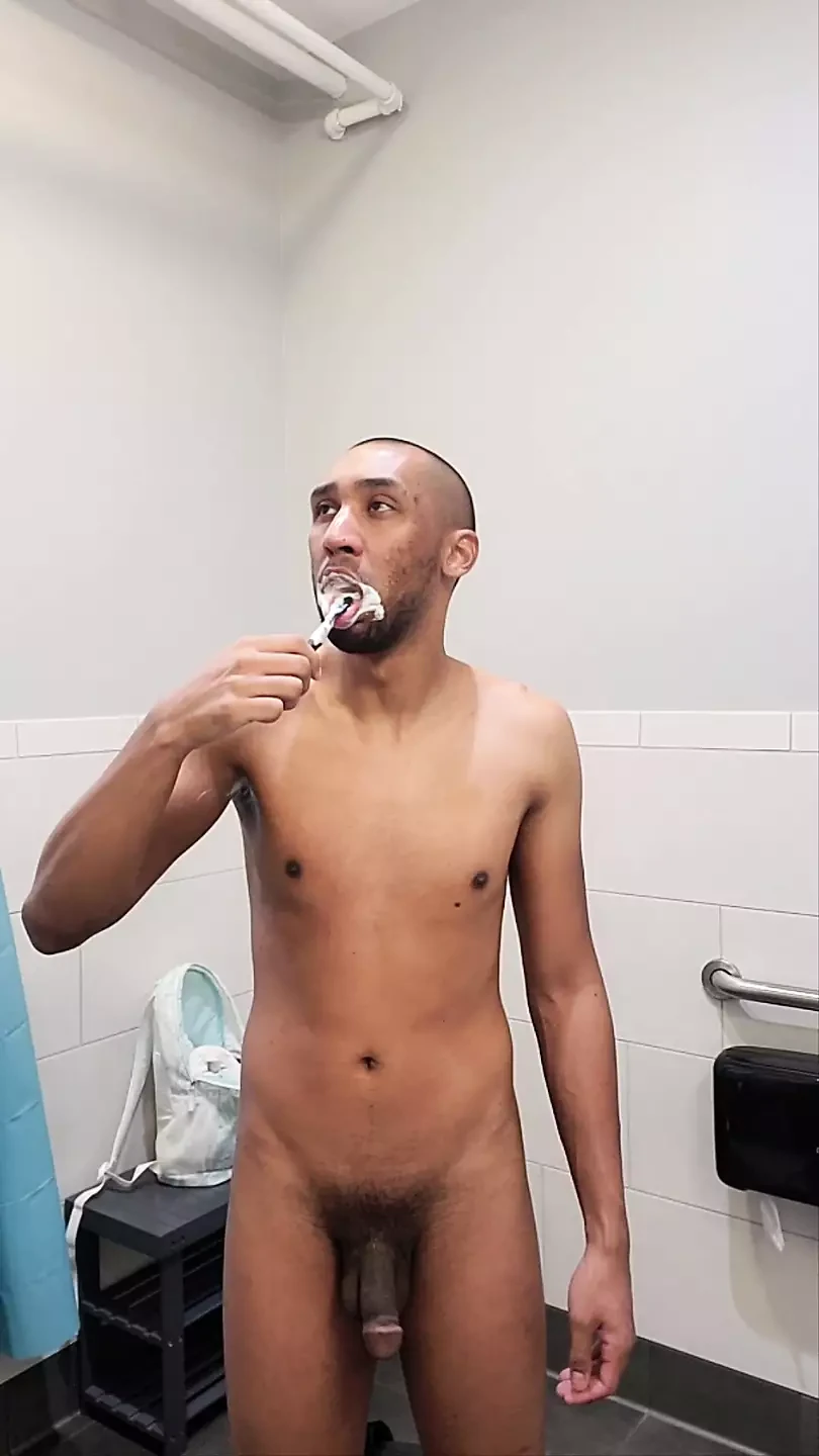 Miguel Brown जिम नग्न