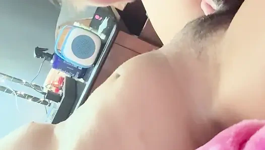 Замужняя жена с настоящим удовольствием хуя обожает изменять ее Хуану