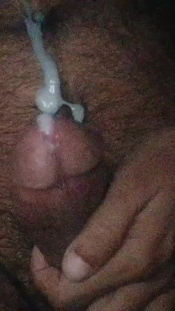 Ključni trenutak iz "Two Cum Continue - Alone Boy Masturbating"