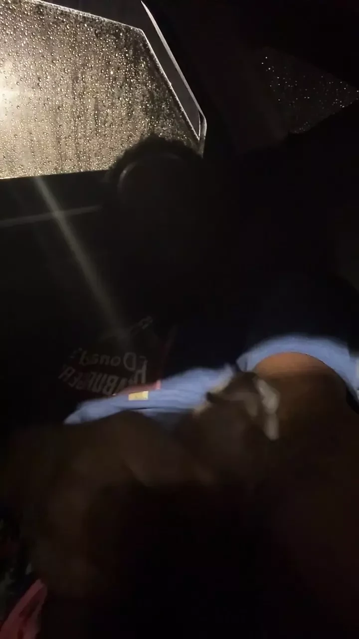 当我在下雨时在车里快速撸管和坚果会议时呻吟我的名字