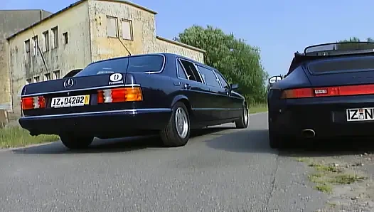 Sarışın Bomba Büyük Yarağı aç Bir Şekilde Gırtlağına Kadar Alıyor