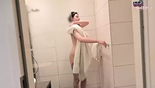 Audisi creampie Adriana Inggris