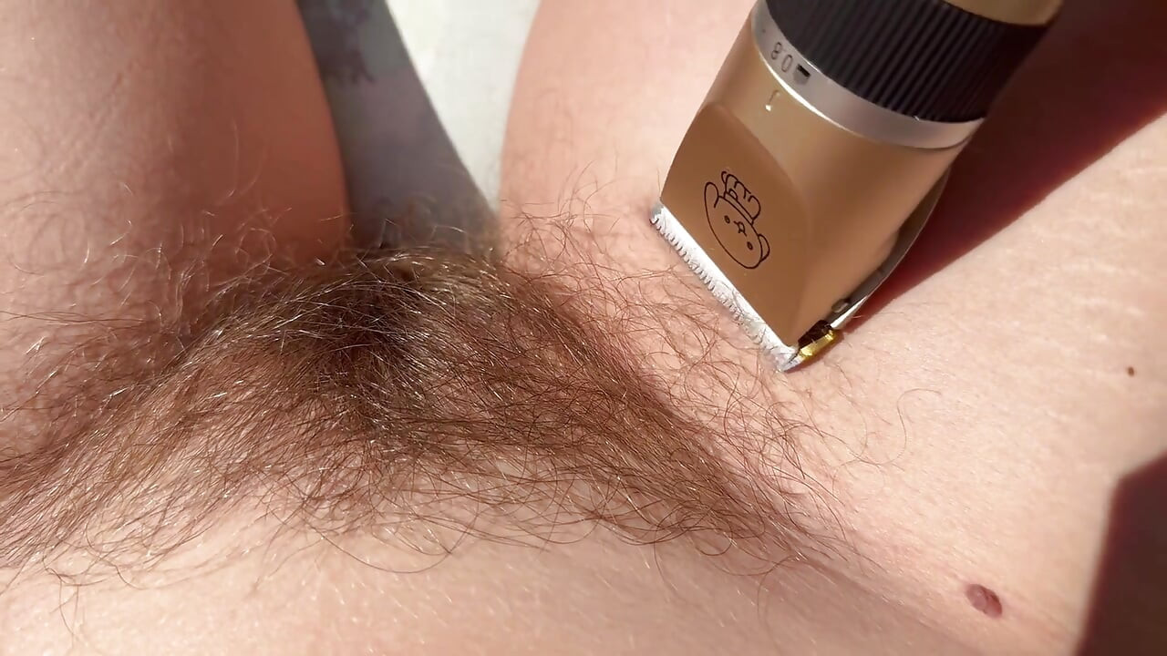Trimming My Bush and Leg Hair Closeup