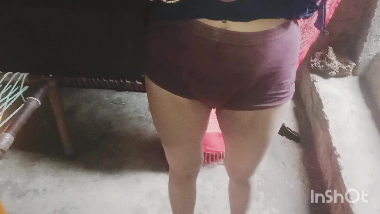 Pushpa bhabhi apni chut dikhate Hue viral sexy video