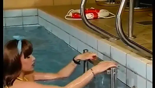 Грязные лесбиянки развлекаются с секс-игрушками