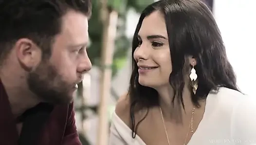 Modern-day Sins - Violet Starr schluckt das sperma des Betrügers, während seine Frau Rachael Cavalli oben wartet!