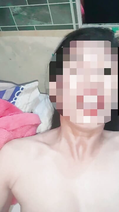 En asiatisk teenager oplever en sex, som hun aldrig vil opleve