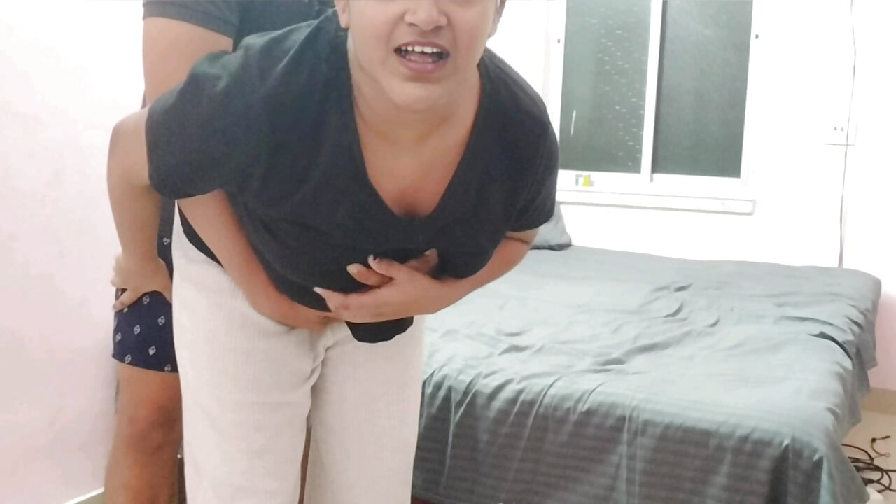 Flatmate ki hot girlfriend ko flat me hi choda