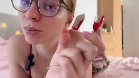 Шепотом унижаю слова АСМР