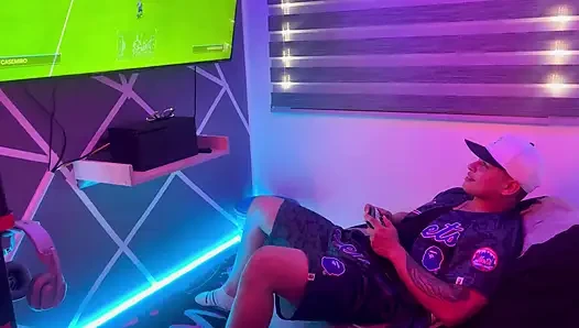Üvey kız kardeşimden sakso çekerken video oyunu oynuyorum