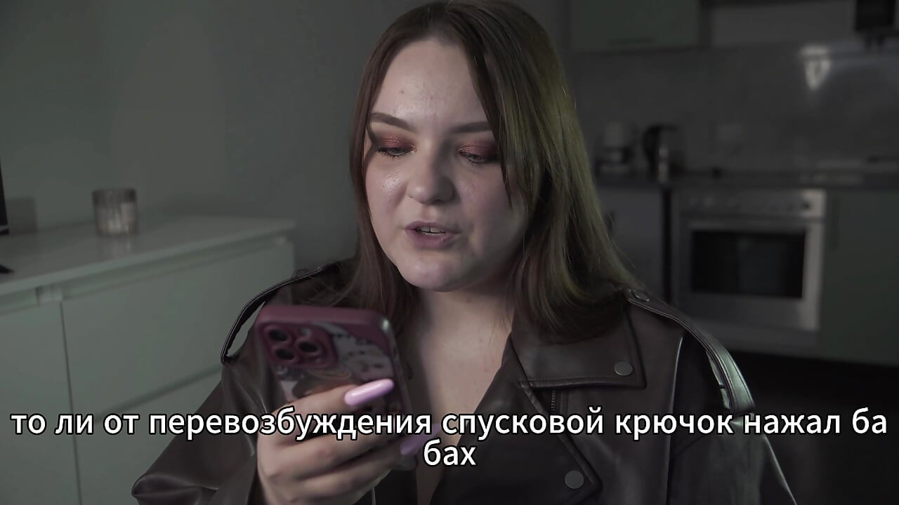 Historia porno - jefe se corre en la esposa del teniente (ruso, mamada, sexo duro, cornudo)