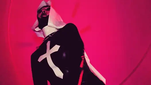 Sahibe eva lateks rahibe fetiş tanrıça dominatrix orta yaşlı seksi kadın bdsm kadın egemenliği yalnız ateşli