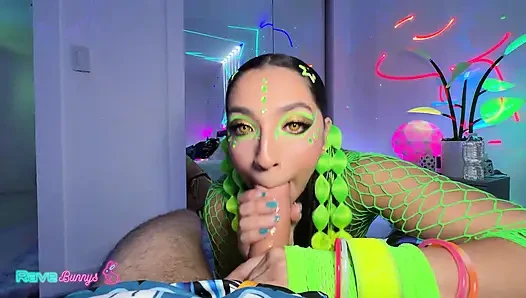 Madison Wilde Glows Electric Under UV And Runs The Whole Room!