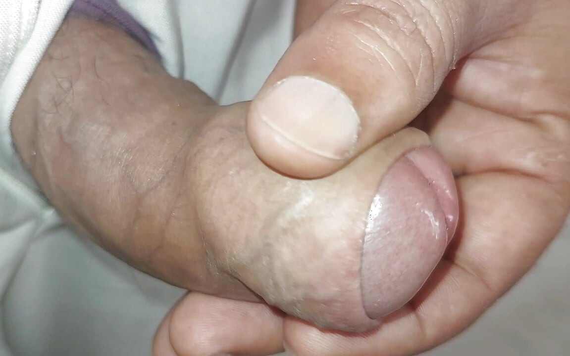 Dad gives me a fantastic handjob