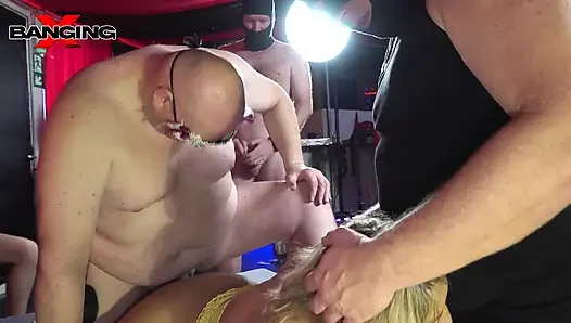 Banging bare: boneka bimbo katerina berg