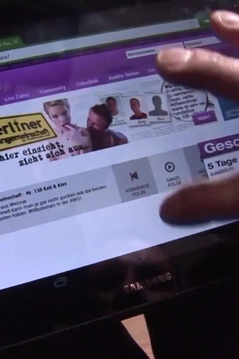 Dua wanita sange jerman berbagi kontol panjang