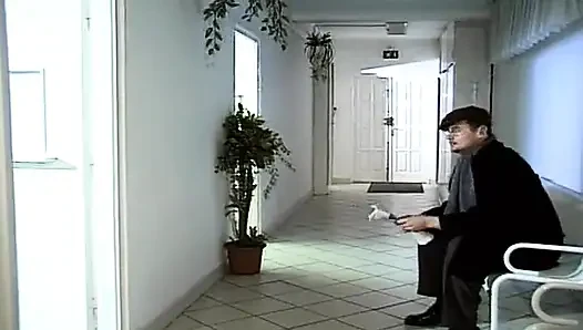 Fransız bayan çetesi doktorlar tarafından sikiliyor